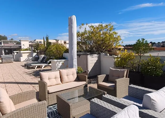 Exceptional Rooftop Terrace With Panoramic Sea View *